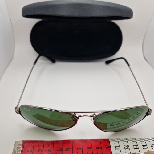 Ray-Ban Aviator Large Metal RB3025 sunglasses like new, green crystal lenses
