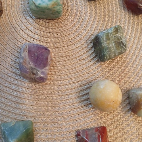 Pack of 23 natural semiprecious stones and crystals (tumbled stones)