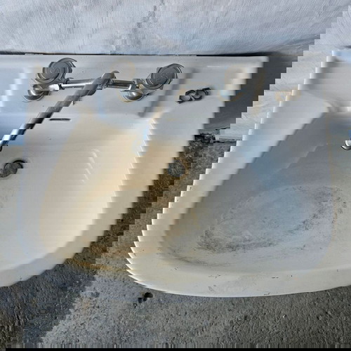 Νιπτήρας μπάνιου με κολώνα