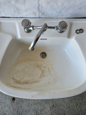 Νιπτήρας μπάνιου με κολώνα