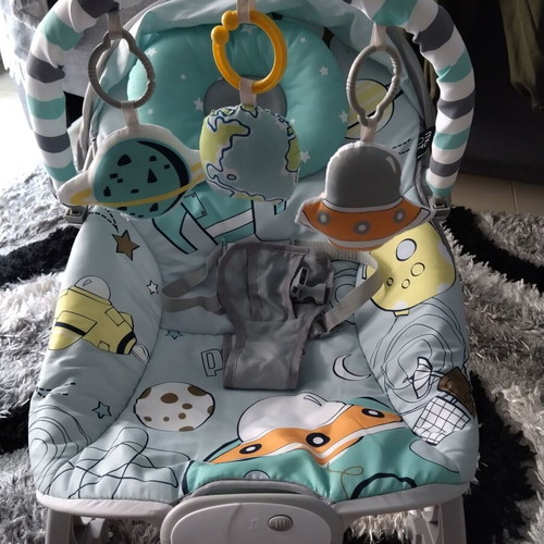 Moni Space Electric Baby Relax Space Tour with Music and Vibration up to 9kg like new