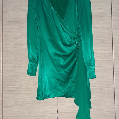 Karen Millen green wrap dress like new with shoulder pads