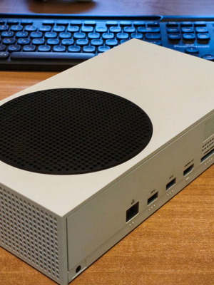 Xbox Series S 512GB console used with 2 controllers and 40 games
