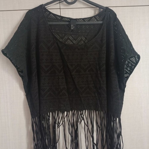 Fringed perforated black t-shirt like new H&M size S