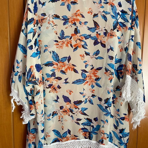 Kimono used with flowers and fringes one size beige multicolor