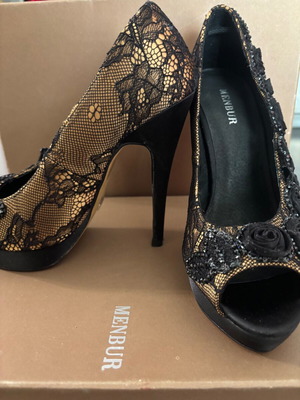 Menbur pumps new with platform, size 37, black and beige