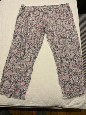 Pajama pants used, ankle length, size Medium