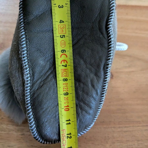 Fur baby shoes 12 cm like new, with leather sole