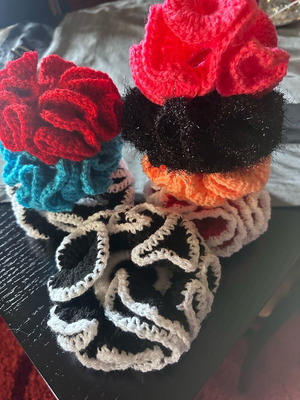 Χειροποίητο πλεκτό scrunchie κατόπιν παραγγελίας