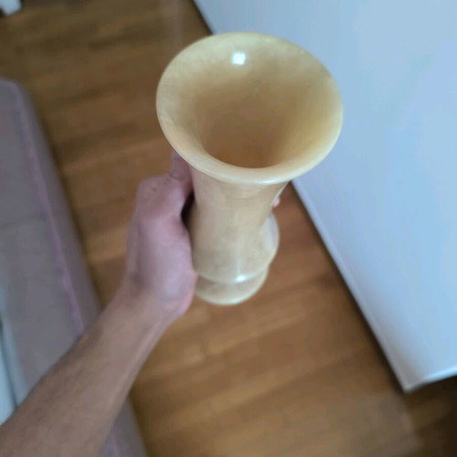 Marble vase like new
