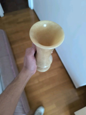 Marble vase like new