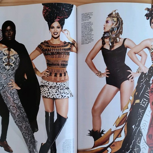 L'Officiel Beyonce magazine like new, Spring 2011 collectible