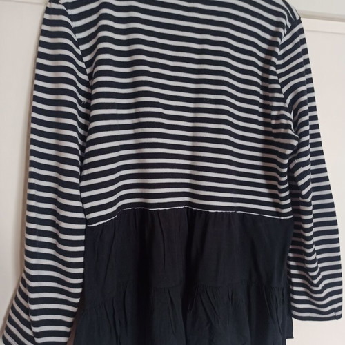 Zara black and white striped long-sleeve top Large like new with ruffles