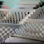 Κούνια κρεβάτι με συρταριέρα σαν καινούργιο, με στρώμα