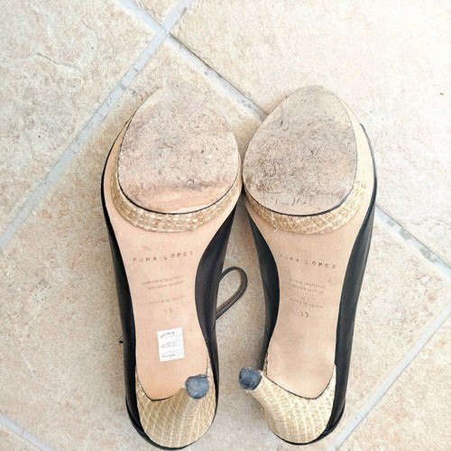 Pura Lopez women's black leather heels like new, size 39