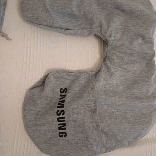 Samsung travel set new with mask, pillow and earplugs