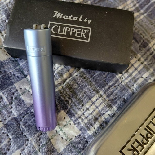 Clipper Metal Icy Gradient lighter new with metal case