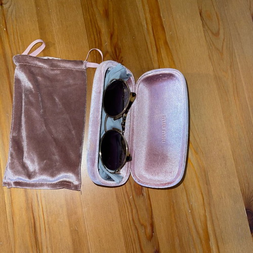 Miu Miu 52YS sunglasses like new, gold color
