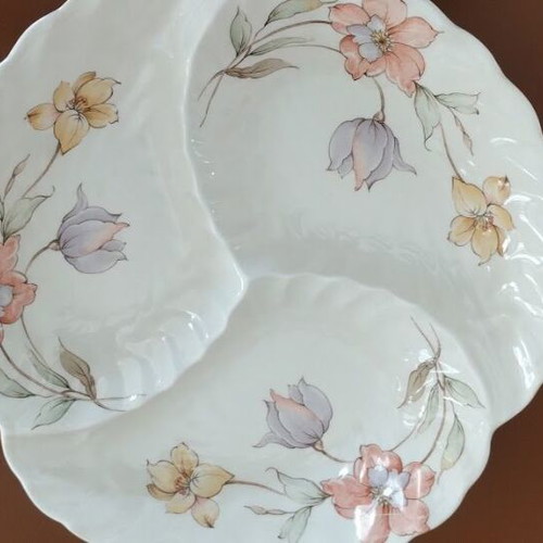 Ceramic three-section serving plate new with floral design