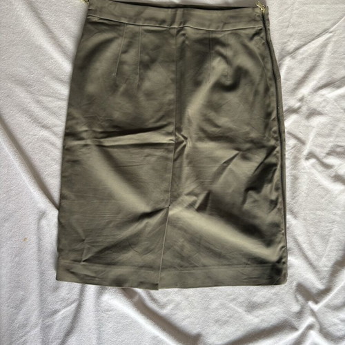 Club Monaco fitted skirt with side zipper, green