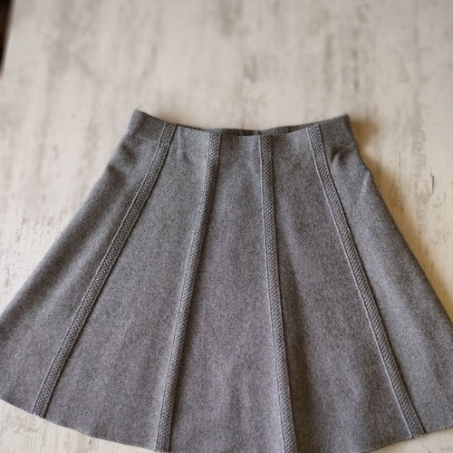 Zara skirt gray with elastic waist like new, size S