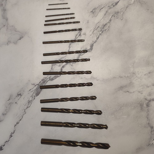 Drill bit set like new, 15 pieces of various sizes