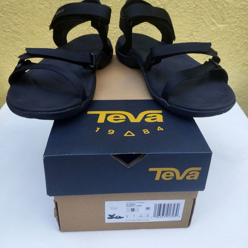 Teva women's black sandals size 40