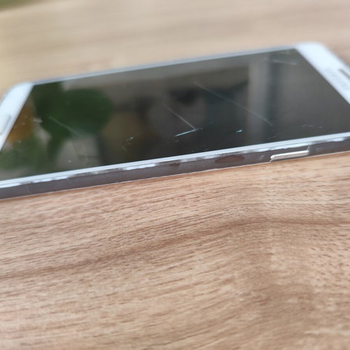 Samsung Galaxy Note 3 Neo used with cracked screen, white