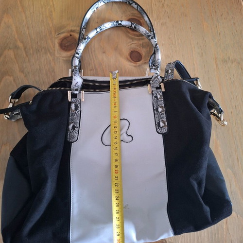 Axel shoulder-hand bag black with white and animal print snake like new