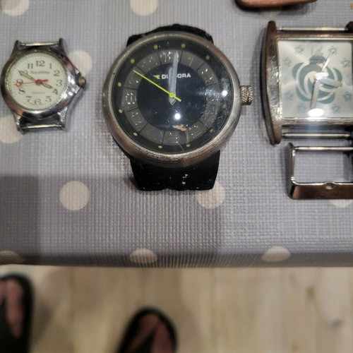Lot of 25 used vintage watches for parts or repair