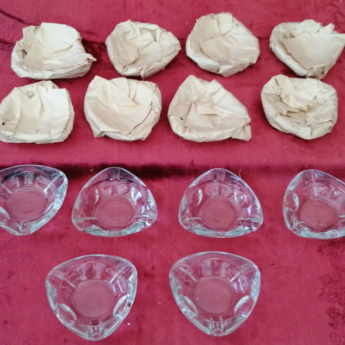 Glass ashtrays new, pack of 14, triangle shape