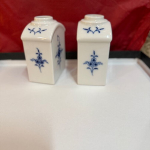 Meissen two vases like new, dimensions 5x7.5 and height 11 cm