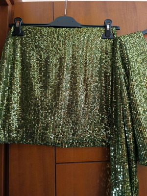 Set with shiny sequin design new, green