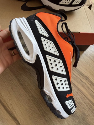 Nike Air Max Sunder sneakers new, Safety Orange, size 40.5