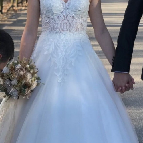Wedding dress A-line with veil and petticoat, like new, size S