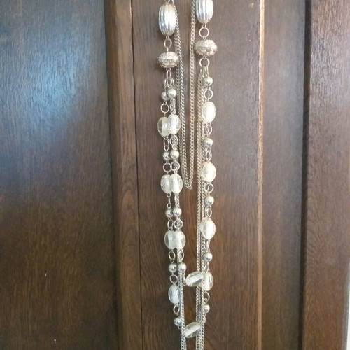 Necklace set like new, 3 pieces green and silver