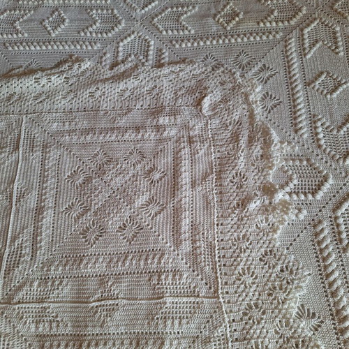 Vintage handmade white cotton bedspread blanket, Kouverli Yfanto
