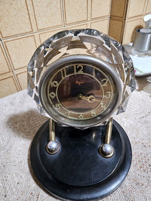 Wound crystal clock like new analog table clock