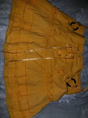 Skirt like new with details, vibrant yellow, size M