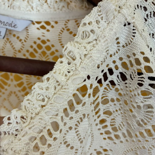 MS Mode Cream Crochet Lace Blouse with Tassel Neck and Attached Camisole, Size XL