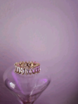 Ring like new with adjustable size and zircon gold color
