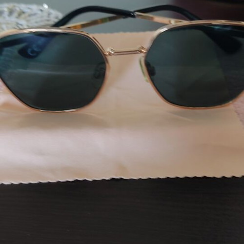 Sunglasses like new, black and gold