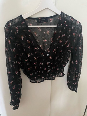 Urban Outfitters Sheer Floral Crop Top XS like new, black chiffon