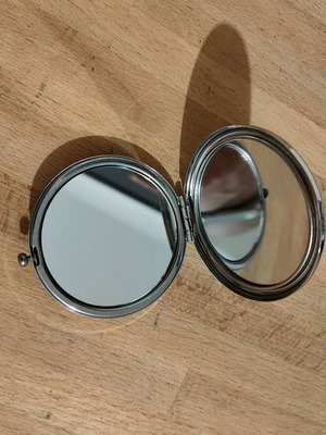 Compact mirror like new