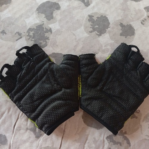Cycling gloves like new, very good condition