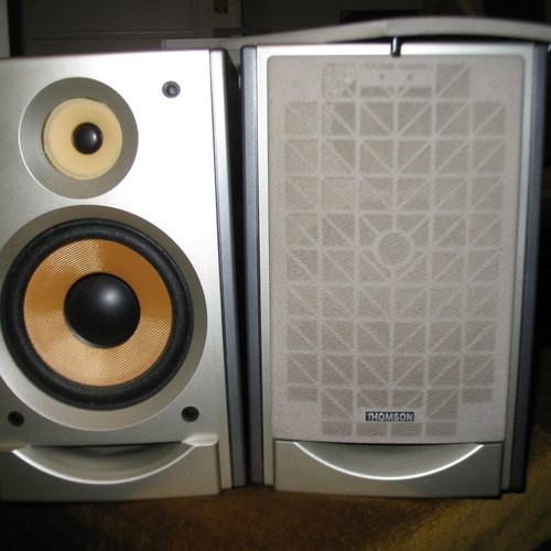 Thomson speaker pair used, 2x15 W, 25x16x18 cm
