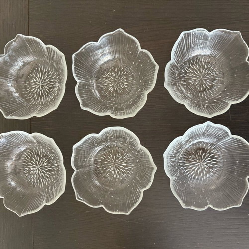 Vintage glass bowls flower-shaped set of 6 like new