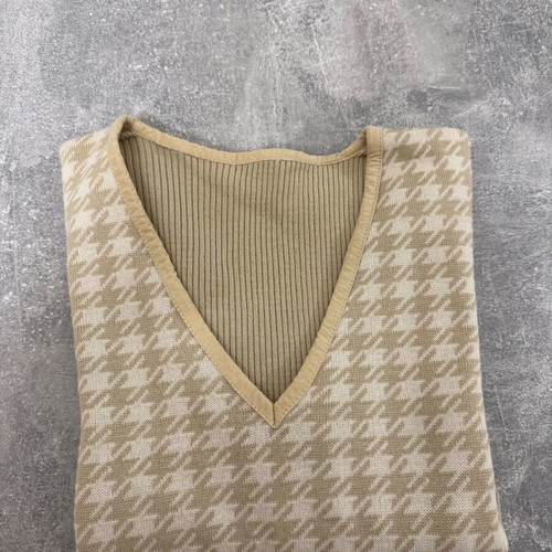 Beige pullover with white pattern Medium size like new