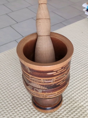 Small mortar and pestle made of solid wood, new, height 16cm