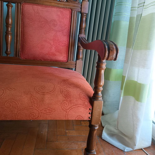 Vintage three-seater sofa like new with carvings and velvet upholstery